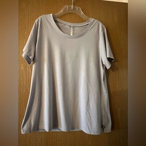 Fabletics Grey Workout top with back mesh. XL.